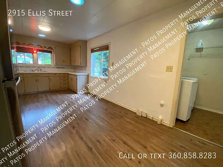 2915 Ellis St — Photo 8