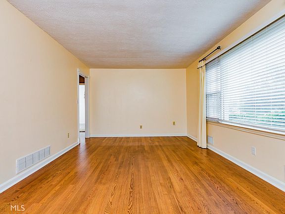 4th image of 364 Norton Cir SE