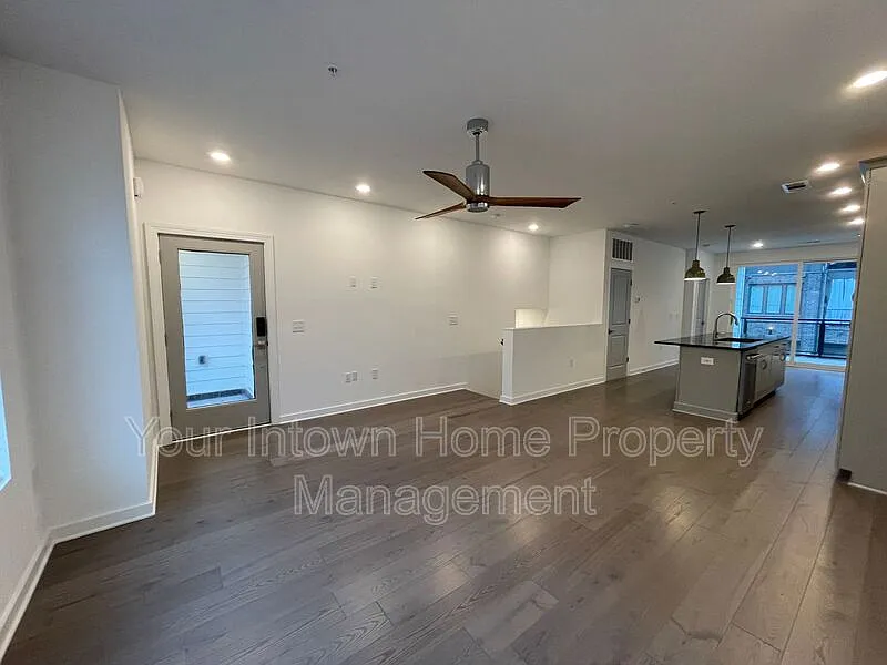 2 bed, 2.0 bath, 1644 sqft, $2,589 — Photo 4