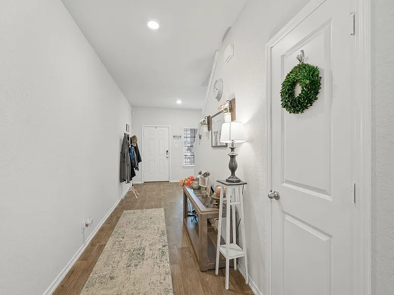 6630 Greensleeves — Photo 3