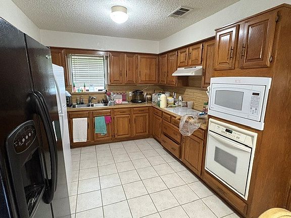 5th image of 1611 Steenson Dr