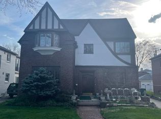 943-45 Harcourt Rd, Grosse Pointe Park, MI 48230