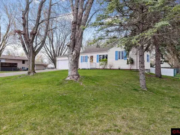 401 2nd St SW, Morristown, MN 55052