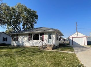 415 S School St, Waukee, IA 50263