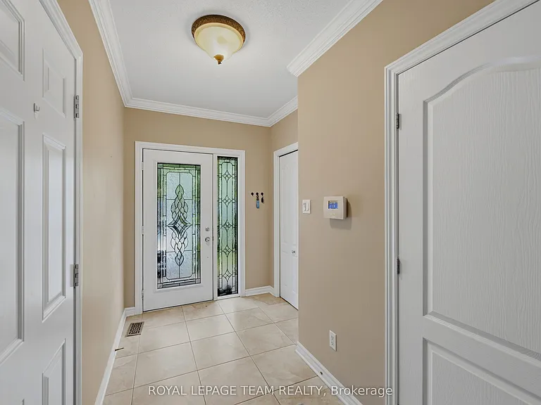 216 Horseshoe Cres — Photo 9