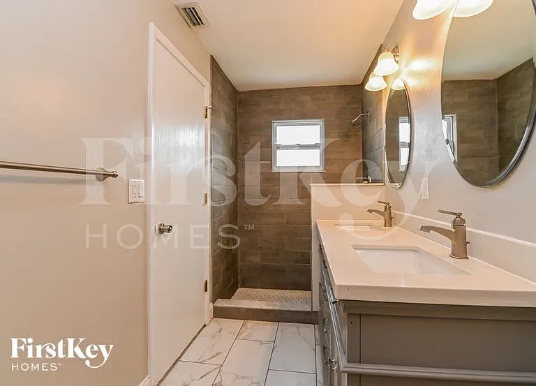 2213 SE 5th St — Photo 11