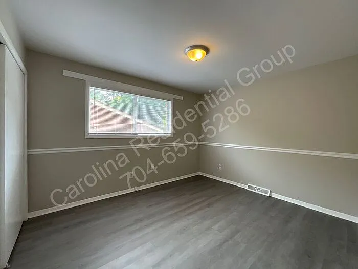 4928 Malibu Dr — Photo 10