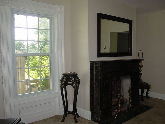 Living room w/fireplase