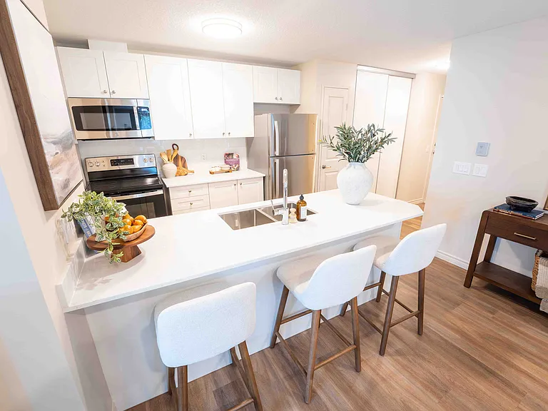 180 Edgevalley Rd — Photo 17