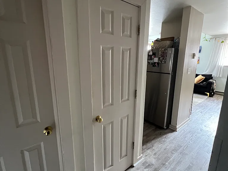 125 W 10th St #208 — Photo 2