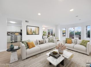 105 Nelson Ct, Edgewater, NJ 07020