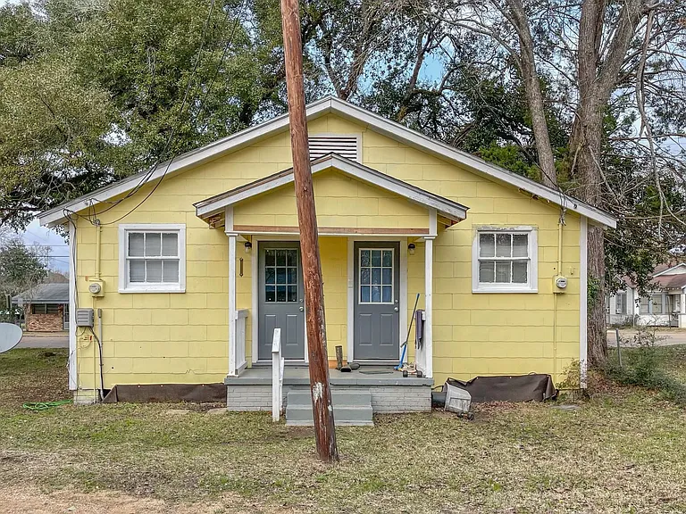304 Reagan St — Photo 2