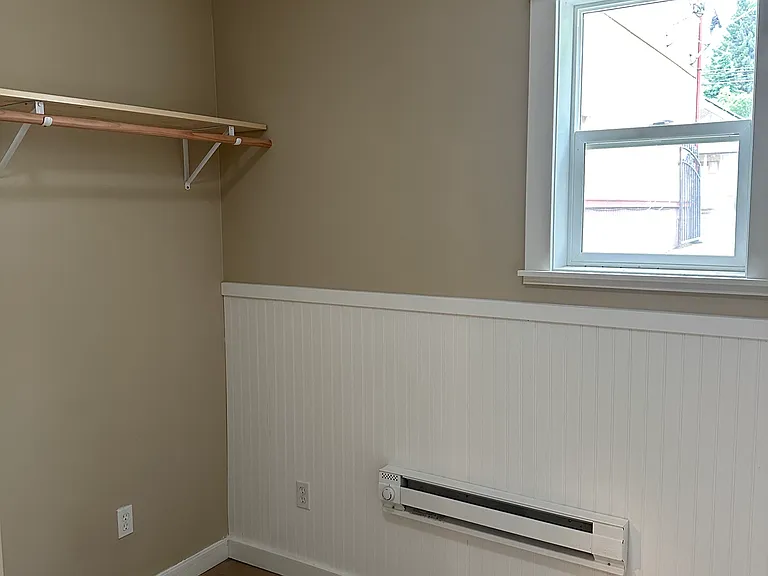 442 Maple Ln — Photo 2