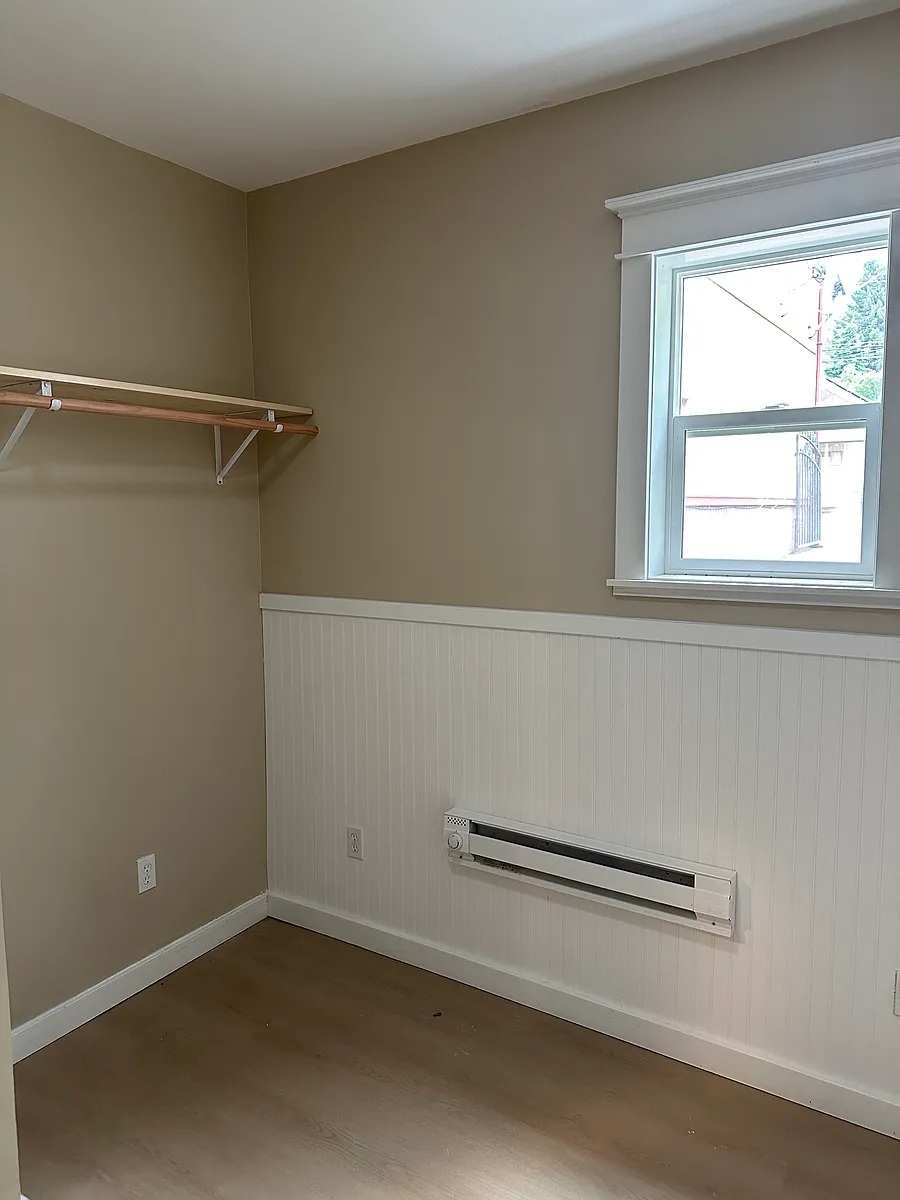 Building Photo - 442 Maple Ln