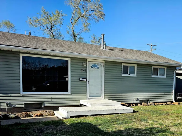 1128 Oak Cir, Salina, KS 67401