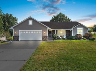2439 Oak Ridge Cir, De Pere, WI 54115