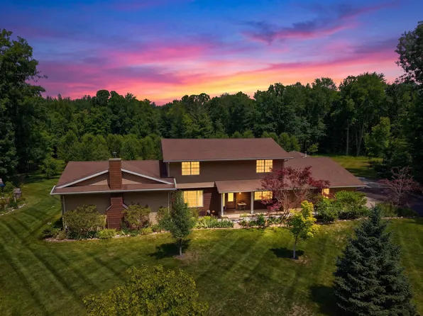 2574 N Eight Mile Rd, Sanford, MI 48657
