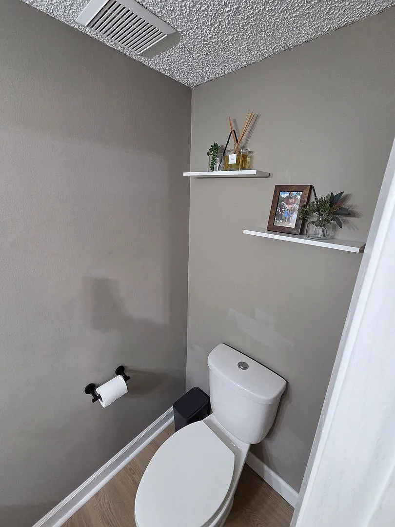 Recently Renovated 2bd/1.5ba Townhome- Rare Find — Photo 4