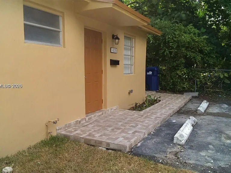 18223 Oleta Dr #18223 — Photo 2