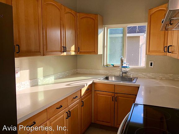 3rd image of 807 Hawthorne Pl