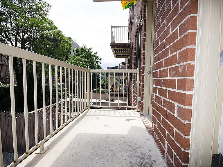 28 Fayette St #3R — Photo 4