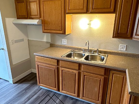 5th image of 102 8th Ave NW #1-D