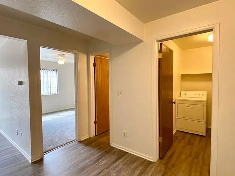 551 W Prentice Ave — Photo 6