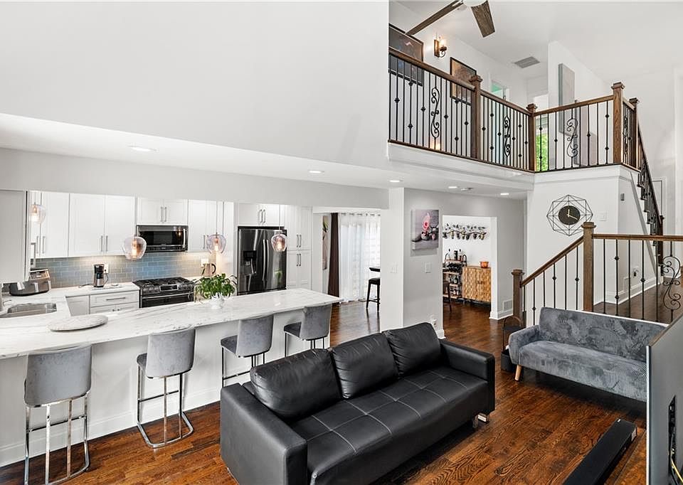 1st image of 235 Leeward Ln
