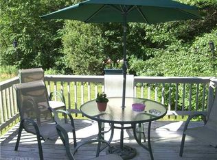 820 Gungywamp Rd APT B, Groton, CT 06340