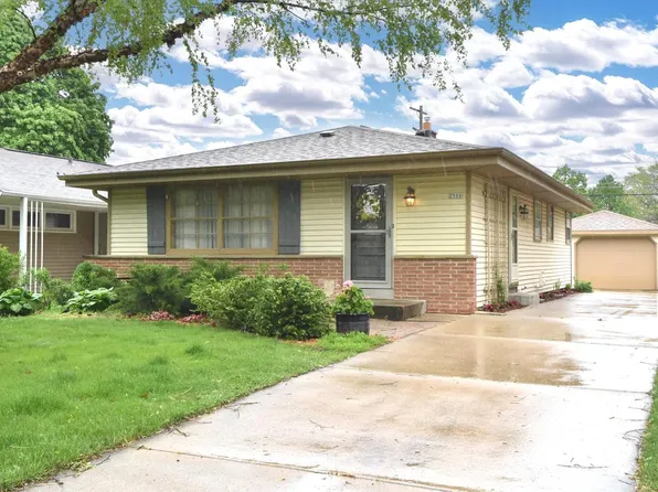 2506 North 116th STREET, Wauwatosa, WI 53226