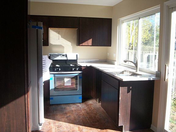 4th image of 1881 Governors Ln