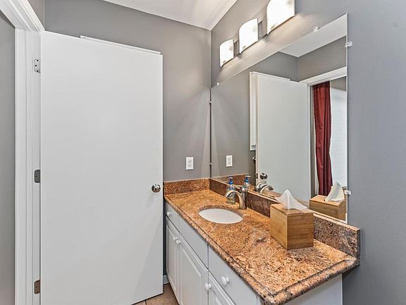4th image of 118 Ponds View Dr