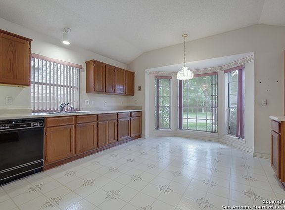 5th image of 309 Scotch Rose Ln