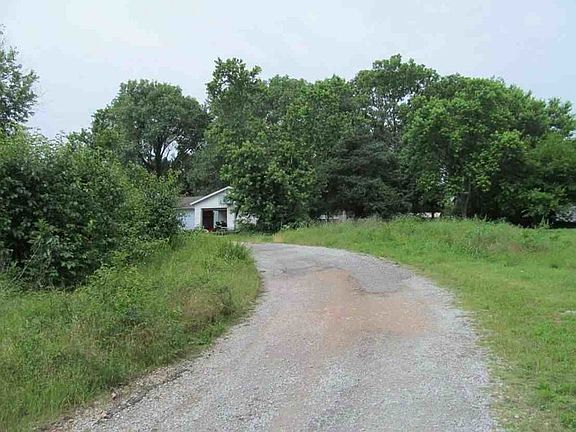 Exterior Neighborhood (street photo)