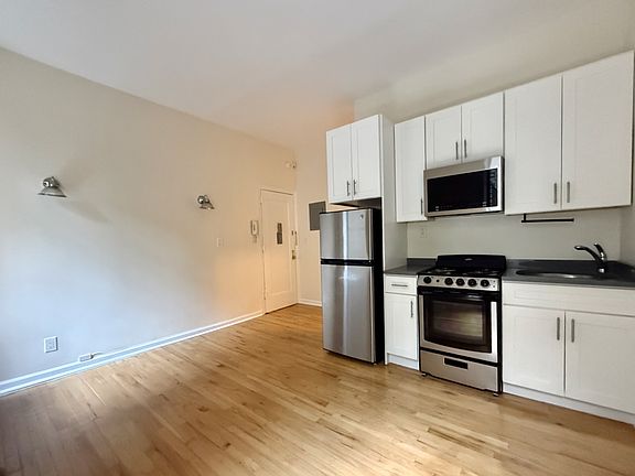 3rd image of 53 W 72nd St APT 3B