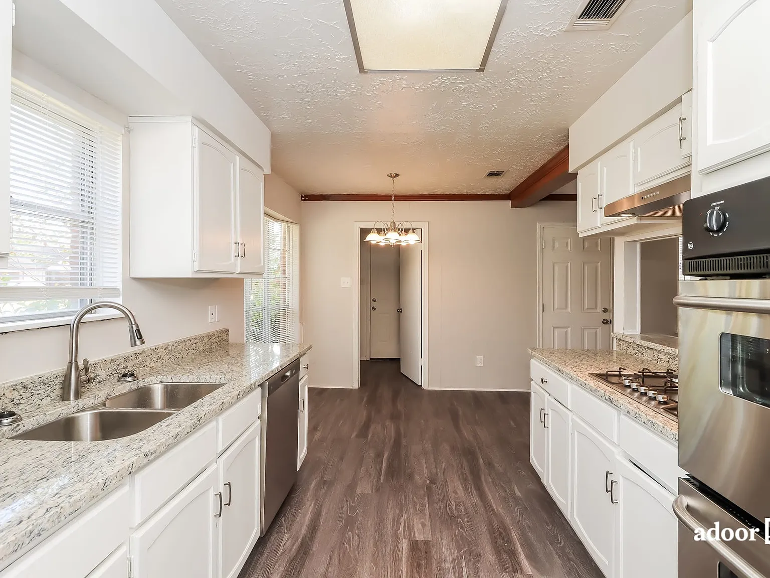 3 bed, 2.0 bath, 1818 sqft, $2,095 — Photo 4