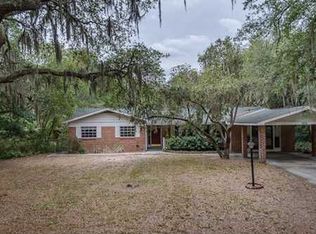 208 Gornto Lake Rd, Brandon, FL 33510