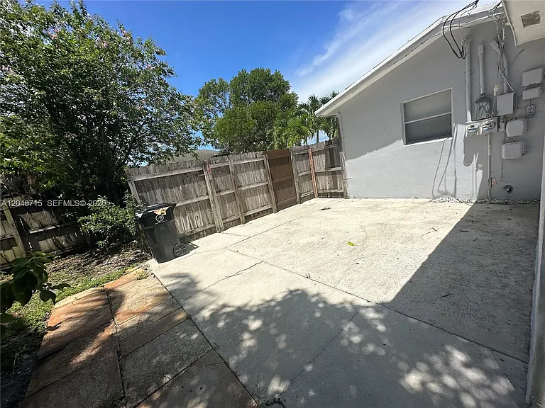 1645 NW 6th Ave #W — Photo 11