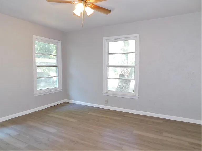 2212 Denison St — Photo 7