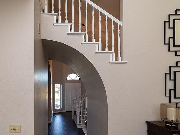 5th image of 3835 W Woodside Ave
