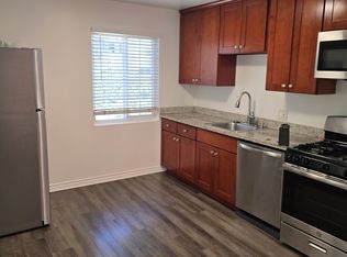 2405 F St APT 4, Sacramento, CA 95816