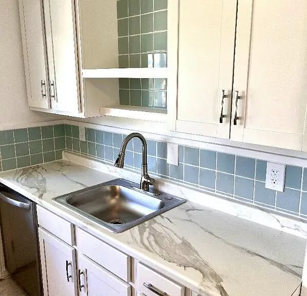 1010 E 2nd Pl — Photo 8