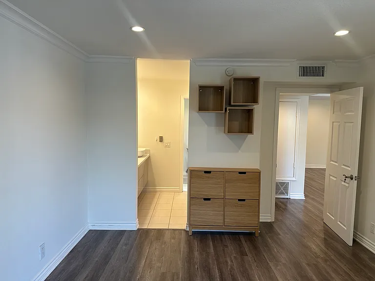 248 W Loraine St #201 — Photo 14