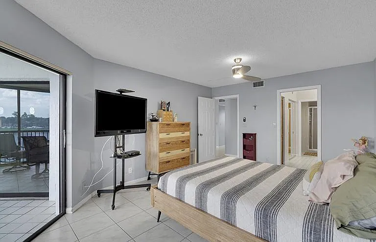 7250 Fairfax Dr #302 — Photo 17