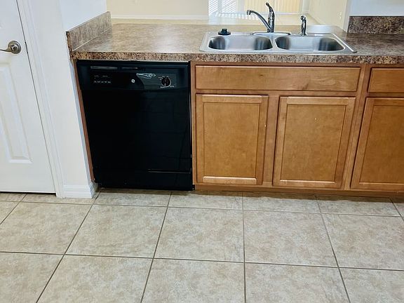 4th image of 519 SW 31st St