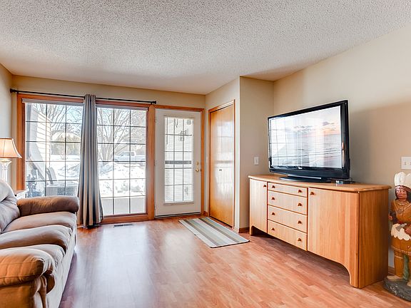 3rd image of 1416 Cottage Dr