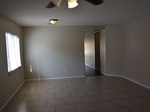 3rd image of 11594 W Cinnabar Ave