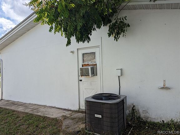 3rd image of 90 S Lincoln Ave
