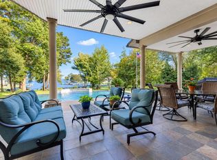 1018 The Cliffs Blvd, Montgomery, TX 77356