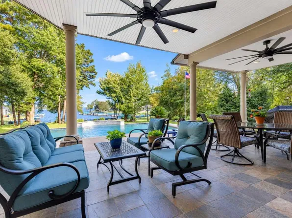 1018 The Cliffs Blvd, Montgomery, TX 77356